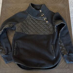 Abercrombie sweatshirt, fleece, black, holiday gifts, xs, athleisure, casual